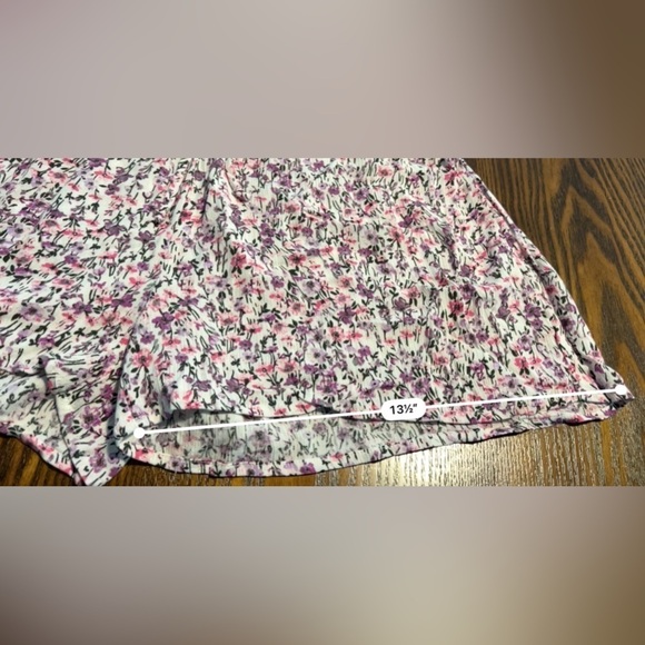 Francesca's Romper Women's Size XS Pink V Neck Ditzy Floral Lace Flutter Sleeve - Picture 9 of 16